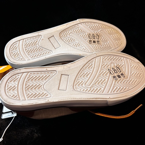 New Gymboree Size 2 Shoes - Picture 4 of 7